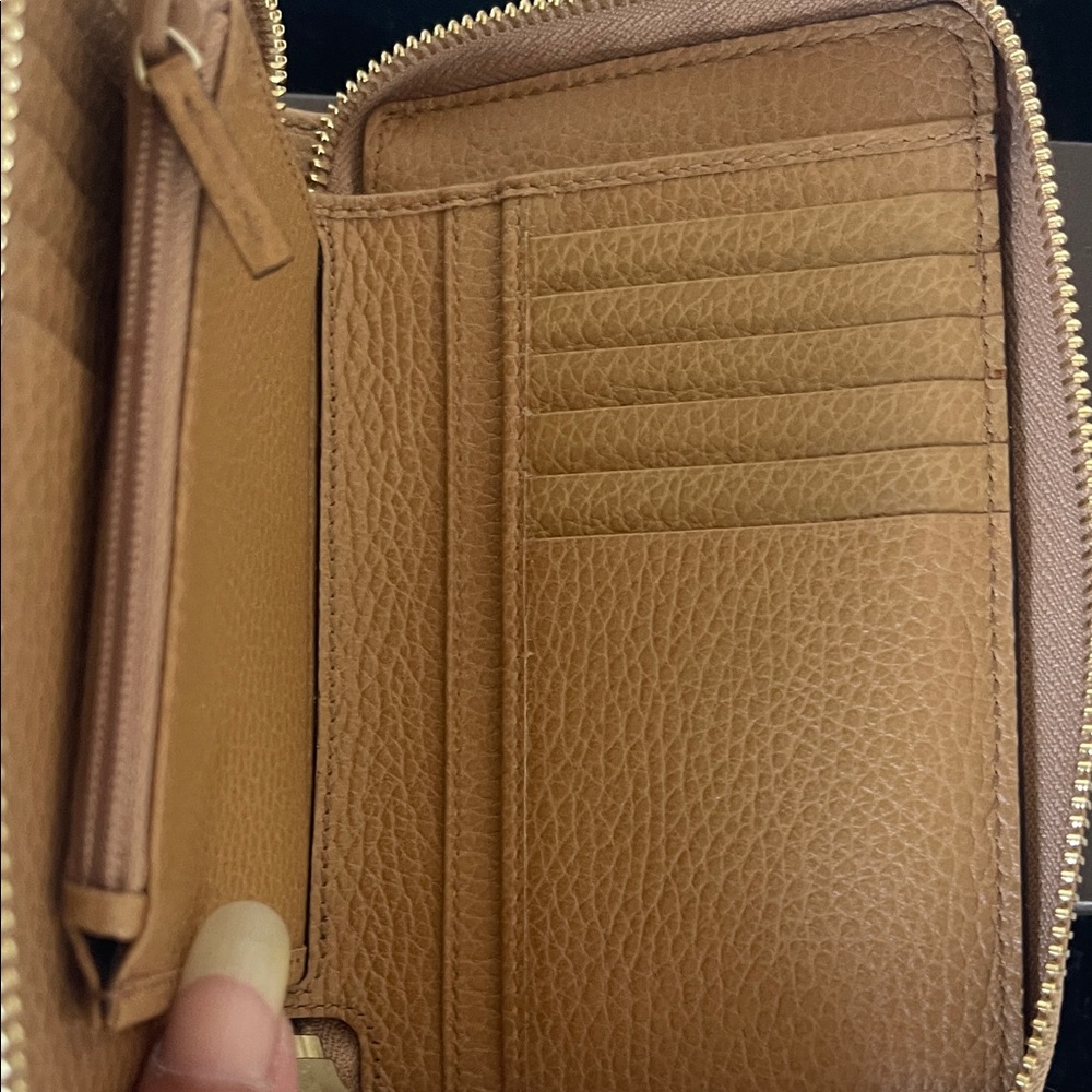 Gucci Tan Zip-Around Leather Wallet - Picture 7 of 9